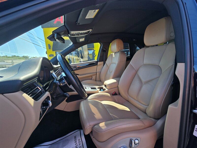 Used 2021 Porsche Macan AWD/4WD image 13