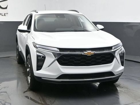 Used 2025 Chevrolet Trax LT w/ Driver Confidence Package FWD image 29