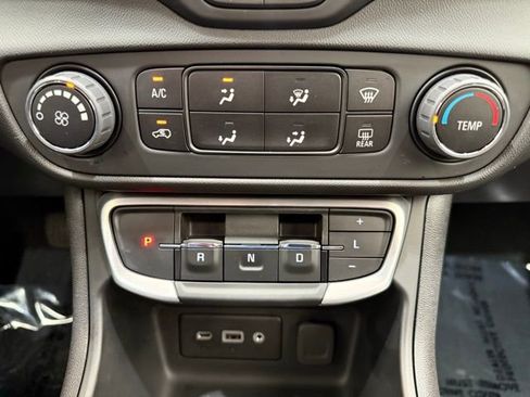 Used 2024 GMC Terrain SLE image 32