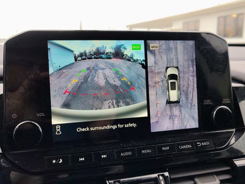 Used 2022 Nissan Pathfinder SL image 4