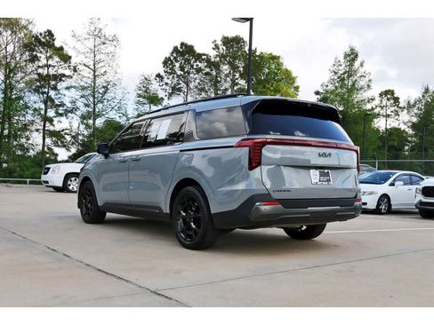 Used 2025 Kia Carnival SX Prestige image 2