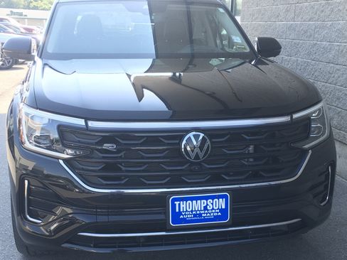 Used 2024 Volkswagen Atlas SEL Premium R-Line AWD/4WD image 2