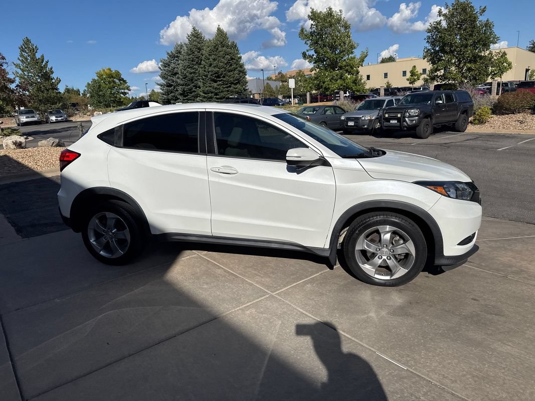Used 2017 Honda HR-V EX image 5