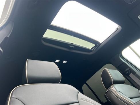 Used 2023 Chevrolet Traverse Premier w/ Redline Edition image 21