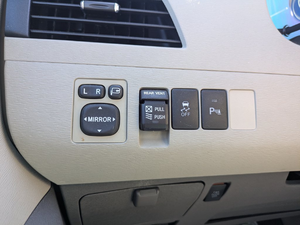 Used 2012 Toyota Sienna Limited w/ Premium Pkg FWD image 17