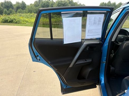 Used 2018 Toyota RAV4 LE w/ All Weather Liner Package FWD image 38