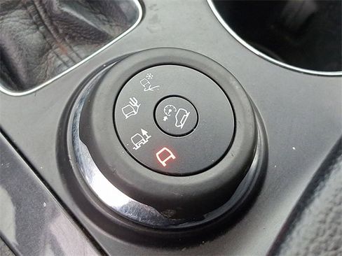 Used 2017 Ford Explorer XLT w/ Equipment Group 202A image 22