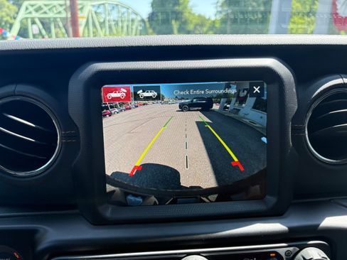 Certified 2022 Jeep Wrangler Unlimited Sahara AWD/4WD image 23