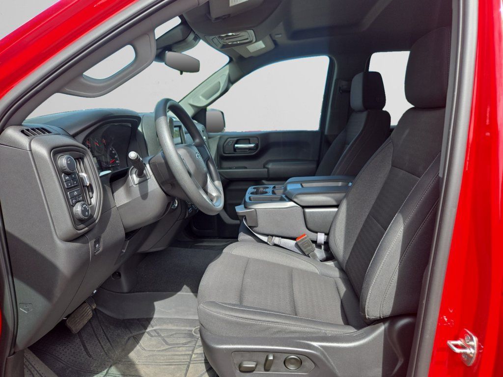 Used 2025 Chevrolet Silverado 1500 Custom Trail Boss w/ Dark Appearance Package AWD/4WD image 10