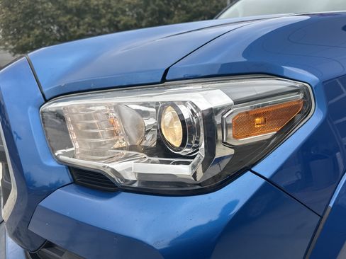 Used 2016 Toyota Tacoma SR5 RWD image 11