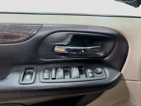 Used 2018 Dodge Grand Caravan SE FWD image 14