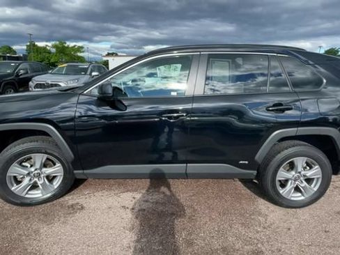Used 2025 Toyota RAV4 LE AWD/4WD image 5