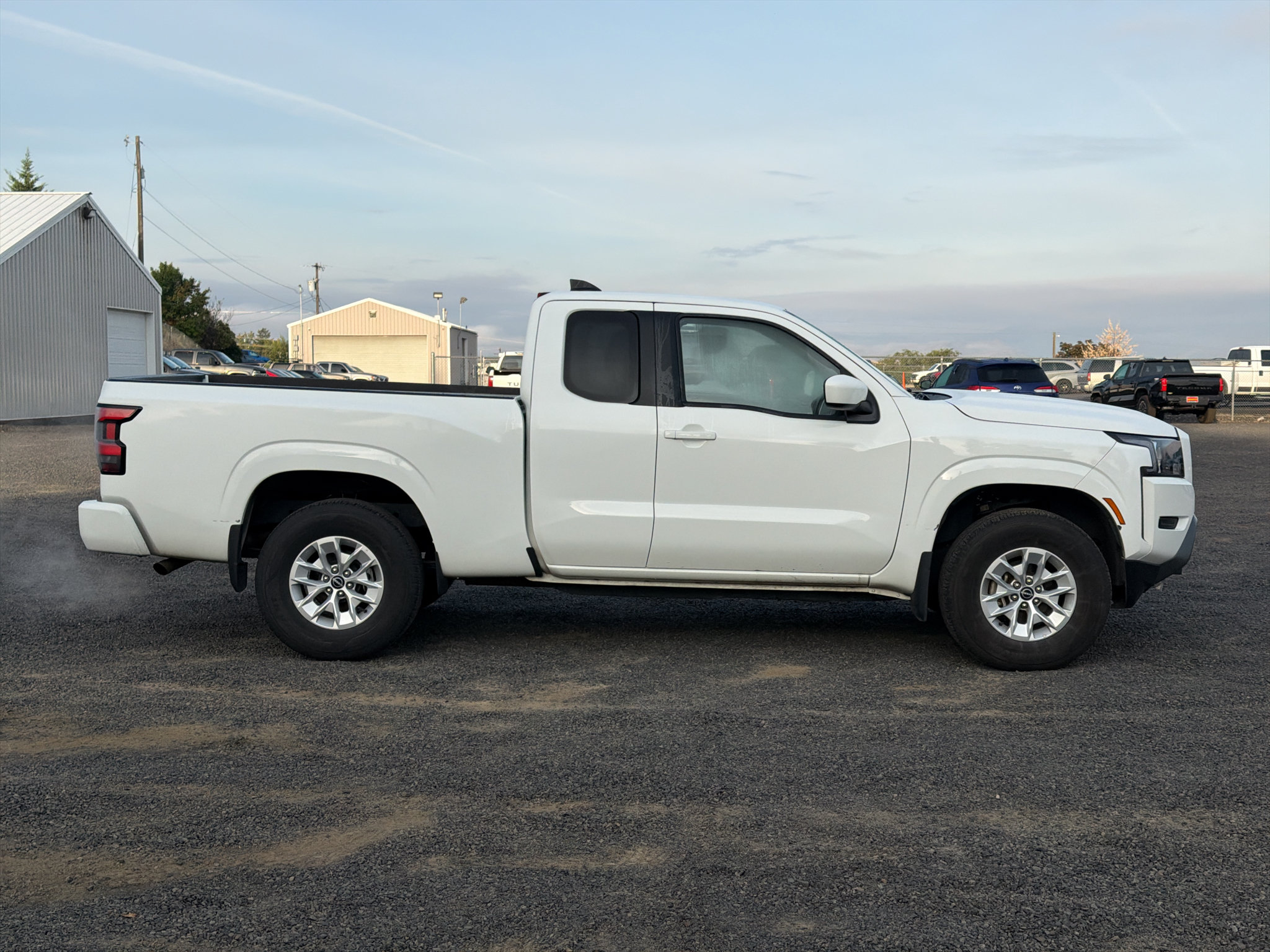 Used 2024 Nissan Frontier SV w/ Technology Package AWD/4WD image 9