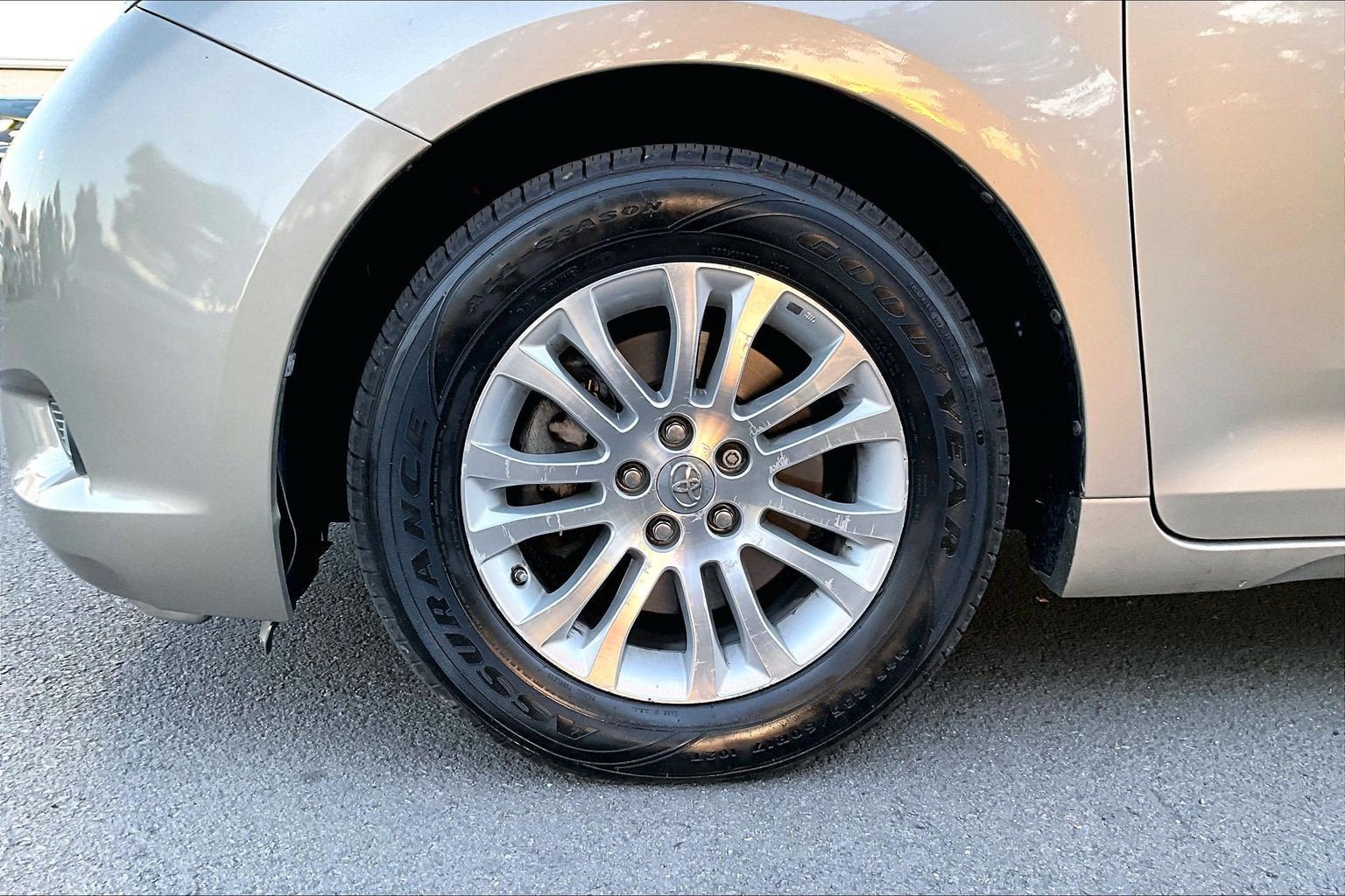 Used 2016 Toyota Sienna XLE Premium FWD image 9
