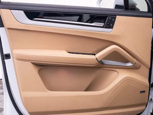 Certified 2025 Porsche Cayenne Coupe AWD/4WD image 14