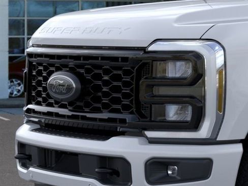 New 2026 Ford F250 Lariat w/ Black Appearance Package AWD/4WD image 17