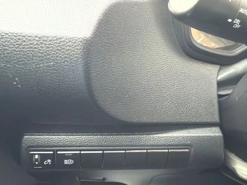 Used 2021 Toyota Corolla LE image 15