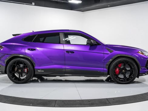 Used 2024 Lamborghini Urus Performante AWD/4WD image 2