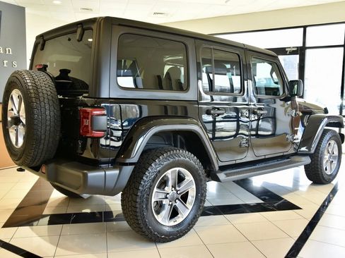 Used 2022 Jeep Wrangler Unlimited Sahara w/ Dual Top Group AWD/4WD image 6