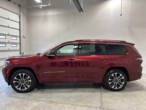 Used 2023 Jeep Grand Cherokee L Overland w/ Advanced Protech Group III AWD/4WD image 9