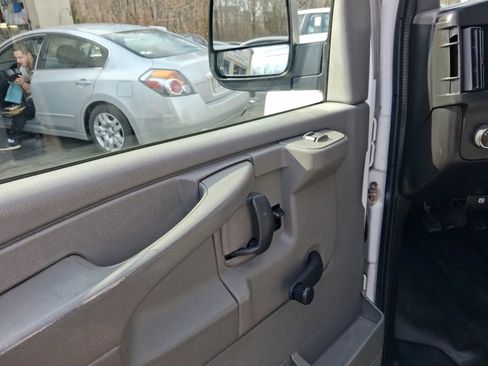 Used 2013 Chevrolet Express 2500 Van 3D image 20