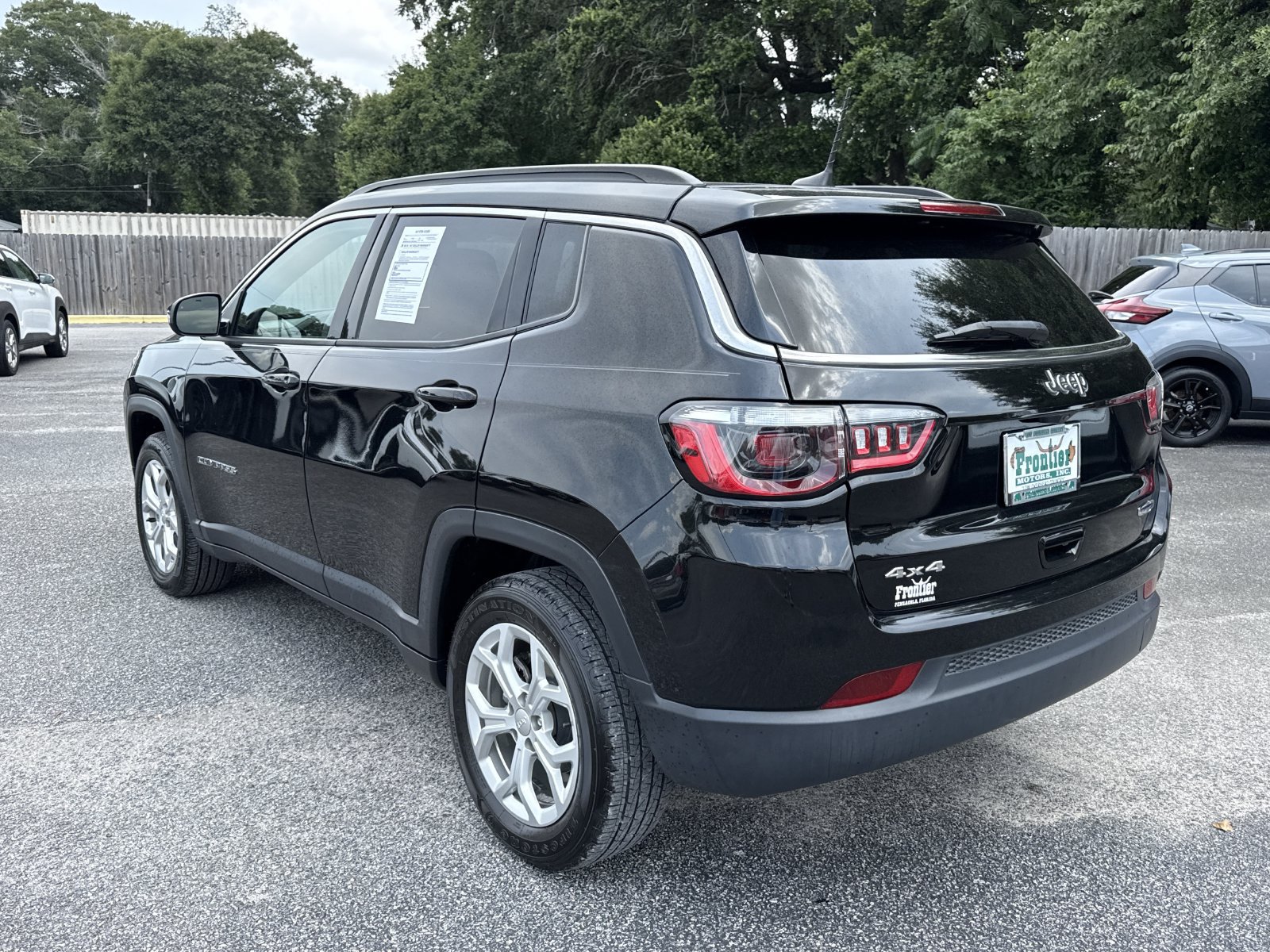 Used 2024 Jeep Compass Latitude AWD/4WD image 4