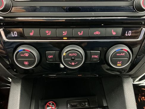 Used 2016 Volkswagen Jetta SEL Premium FWD image 36