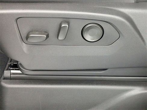 Used 2025 Chevrolet Tahoe High Country image 15