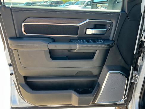 New 2026 RAM 2500 Laramie AWD/4WD image 14