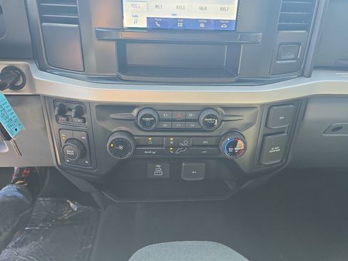 Used 2025 Ford F350 XLT w/ 360-Degree Camera Package image 32