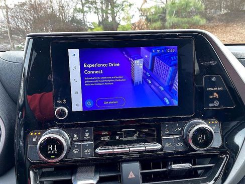 Certified 2025 Toyota Highlander XLE image 16