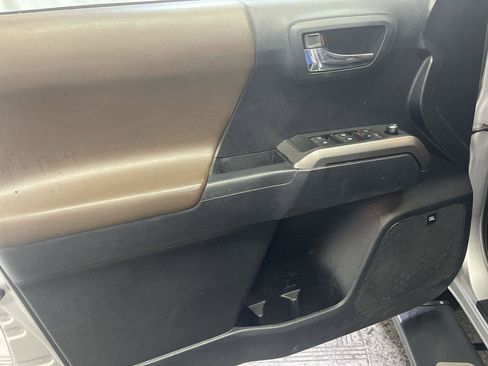 Used 2017 Toyota Tacoma Limited w/ Tow Package image 13