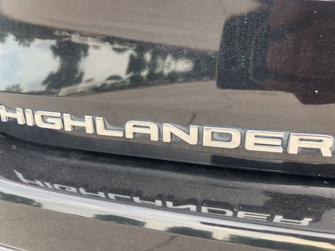Used 2022 Toyota Highlander LE FWD image 7