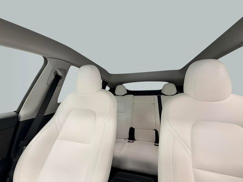 Used 2023 Tesla Model Y Long Range image 11
