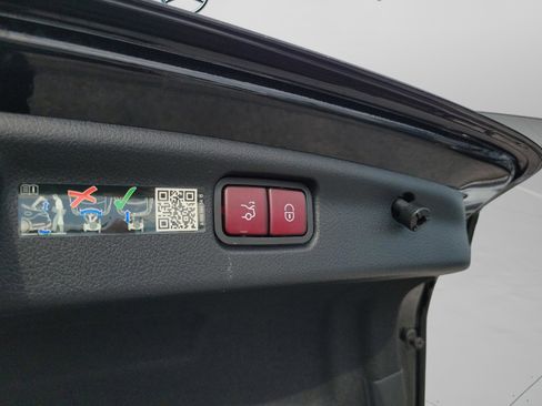 Certified 2025 Mercedes-Benz C 300 Sedan image 10