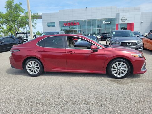 Used 2022 Toyota Camry LE FWD image 4