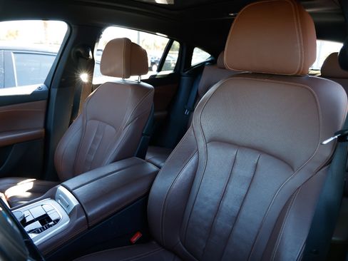 Used 2020 BMW X6 M50i image 8