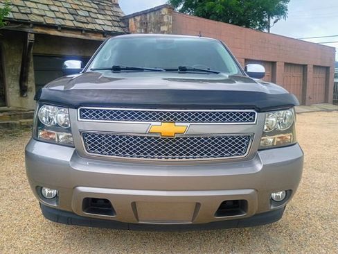 Used 2012 Chevrolet Tahoe LTZ RWD image 3