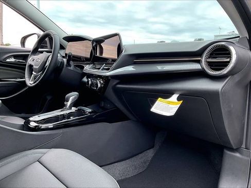 New 2026 Chevrolet Trax ACTIV w/ Sunroof Package FWD image 9