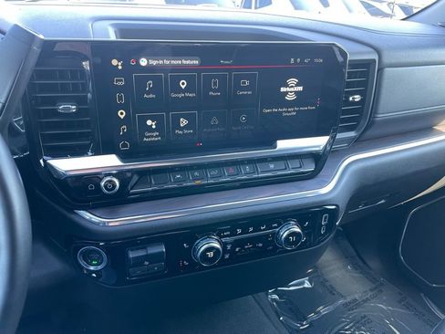 Used 2025 GMC Sierra 1500 SLT image 11