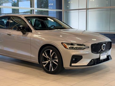 Used 2024 Volvo S60 B5 Core FWD image 5