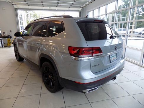 Used 2023 Volkswagen Atlas SE w/ Panoramic Sunroof Package image 5