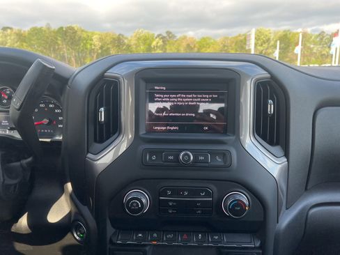 Used 2023 Chevrolet Silverado 1500 Custom image 10