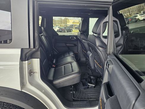 Used 2024 Ford Bronco Badlands image 16