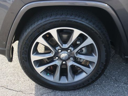Used 2018 Jeep Grand Cherokee Overland RWD image 36