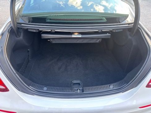Used 2018 Mercedes-Benz E 300 E300 Luxury 4MATIC Sedan image 40