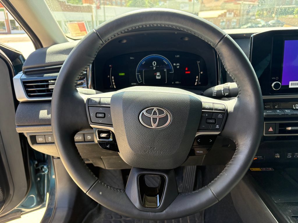 Used 2025 Toyota Camry LE w/ Convenience Package FWD image 20