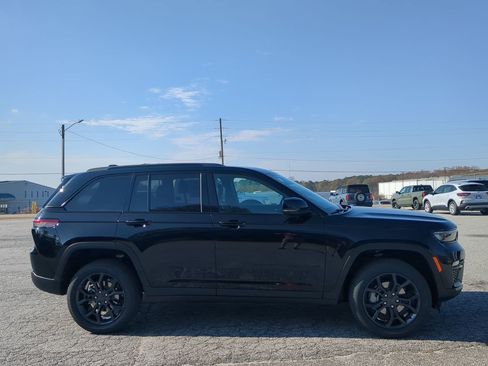 New 2025 Jeep Grand Cherokee Limited image 2