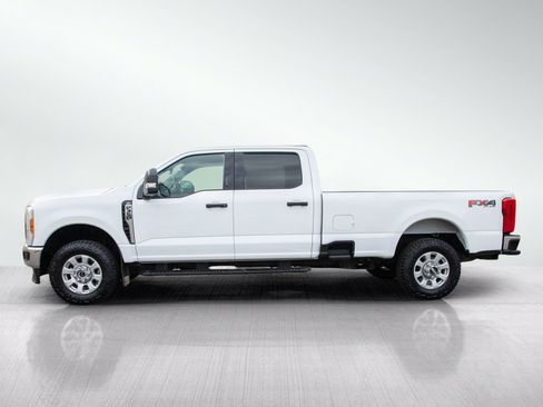 Used 2023 Ford F350 XLT AWD/4WD image 2