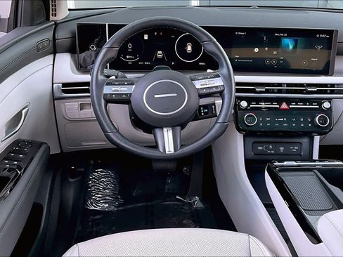 Used 2025 Hyundai Tucson Limited image 6